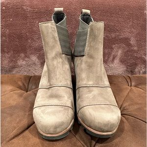 Never worn Sorel Chelsea boot